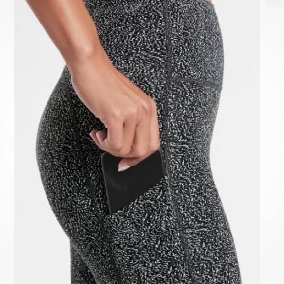 Athleta Ultimate Stash Pocket Textured Pixelated 7/8 Tight Leggings - Picture 3 of 14